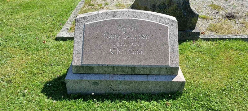 Grave number: LM 1 05  010