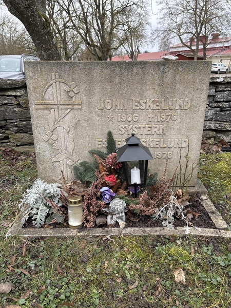 Grave number: G A 104, 105