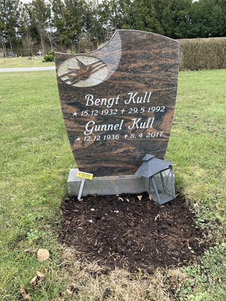 Grave number: R 01   824