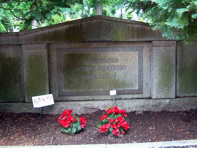Grave number: HÖB 15    37