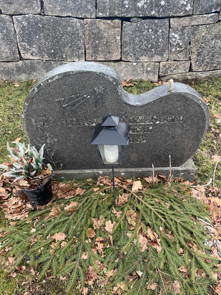 Grave number: Lax mell Kv4 170