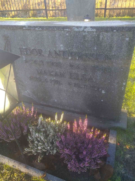 Grave number: H 101 005-06