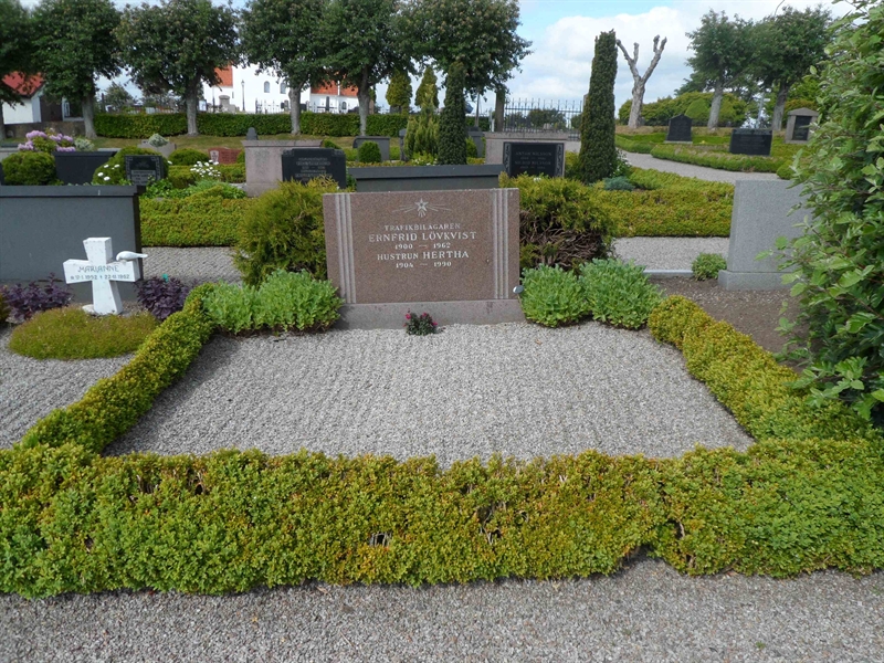 Grave number: ÖV H   111, 112