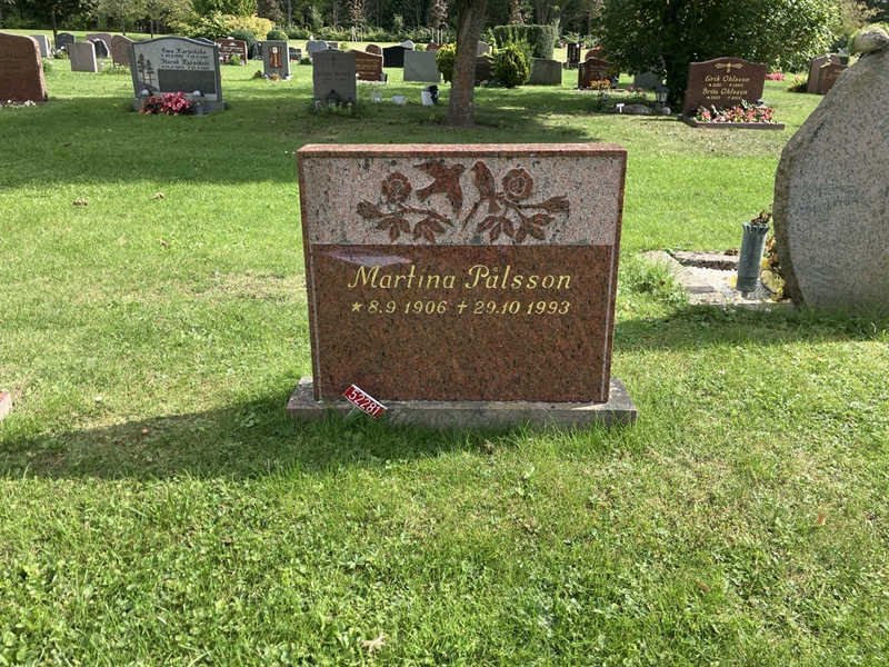 Grave number: R 02   390