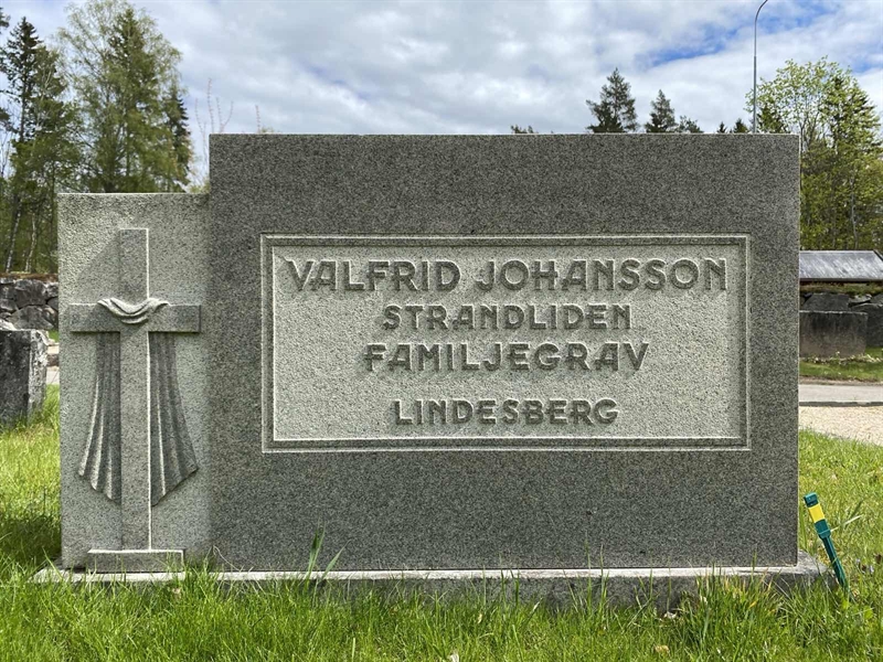 Grave number: 1 04 81, 82