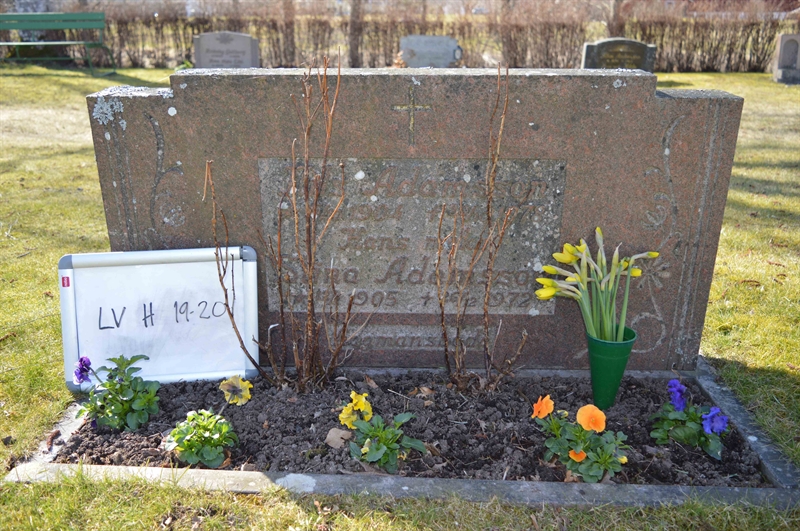 Grave number: LV H    19, 20