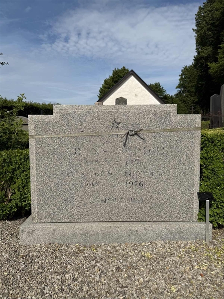 Grave number: FÅ D 51, 52