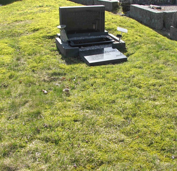 Grave number: HJ  1124, 1125