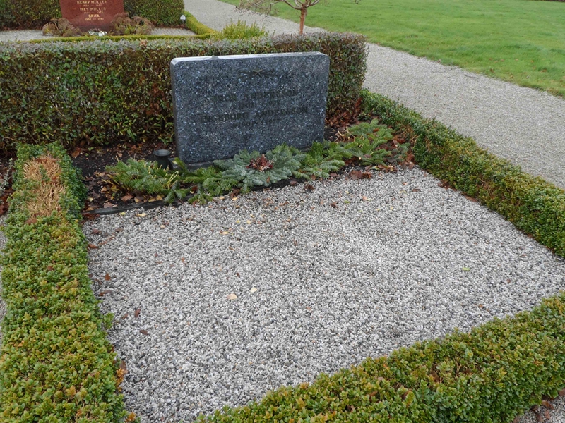 Grave number: ÖTN NVK2    27, 28