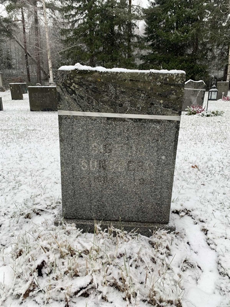 Grave number: R 2   153-E