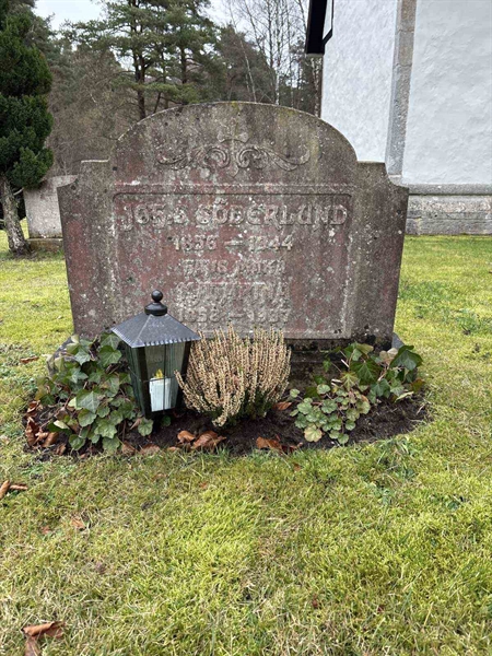 Grave number: L B 47
