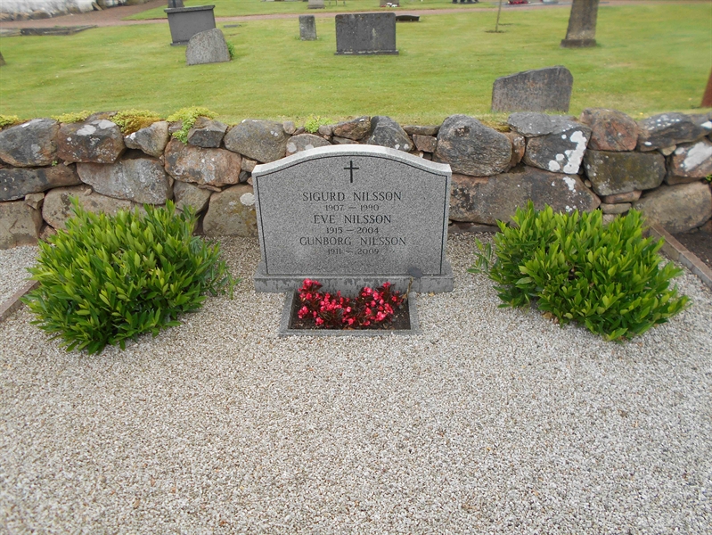 Grave number: TK A 194-196