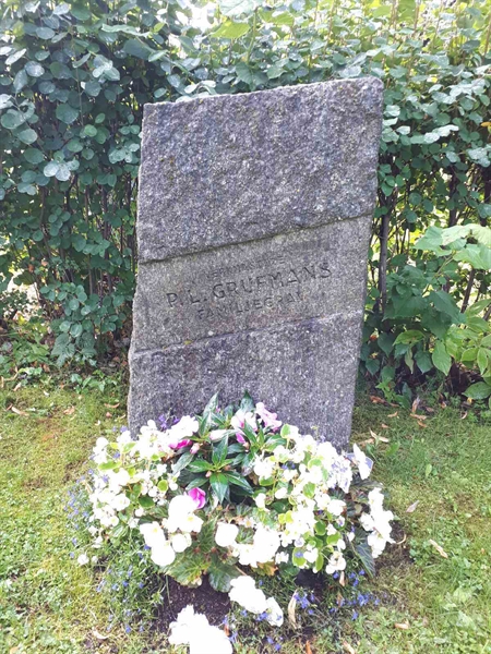 Gravnummer: GK F 4   379