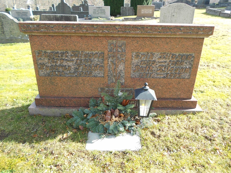 Grave number: NÅ G1    10, 11