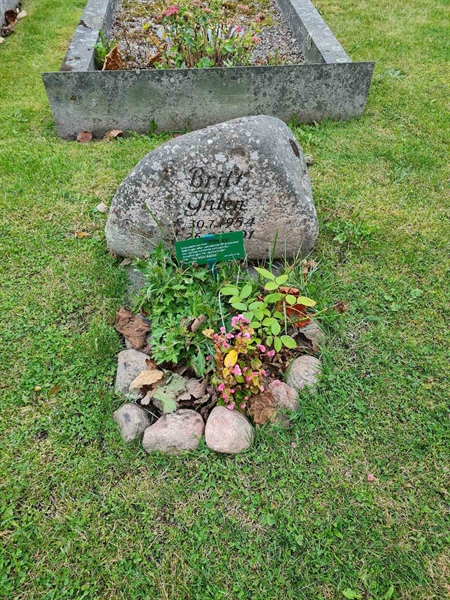 Grave number: F 04   331