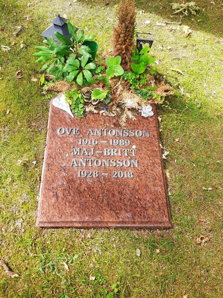 Grave number: M3 C   575, 579