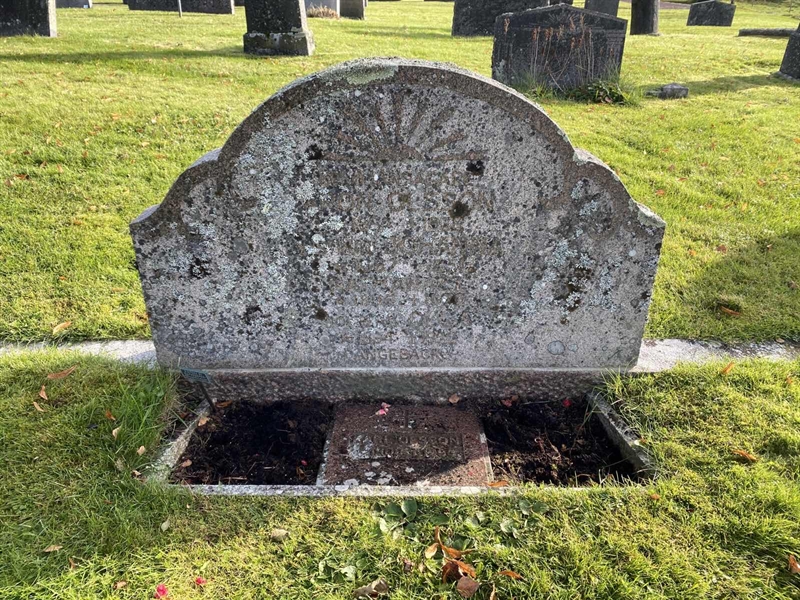 Grave number: 4 Ga 08     8-10