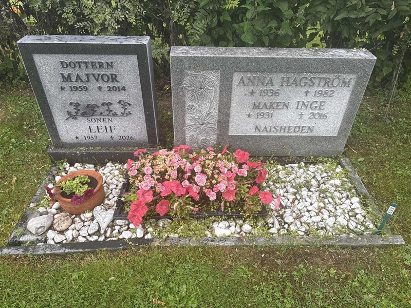 Grave number: 002 2   559