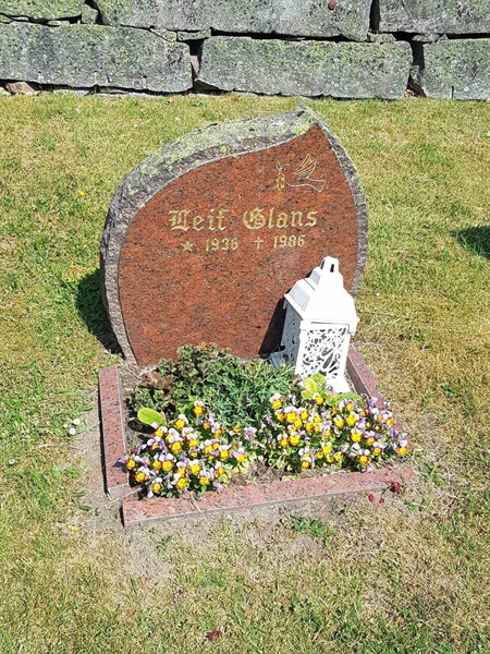 Grave number: 01  4443