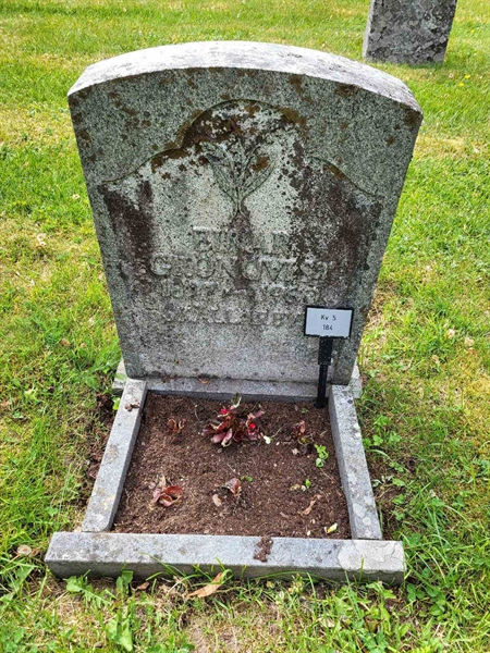 Grave number: kö 01 05   184