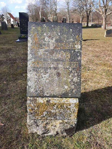 Grave number: OG M    83-84