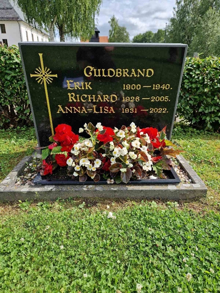Grave number: 502 09 852-854