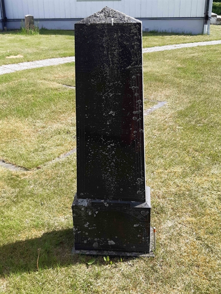 Grave number: JÄ 02    15