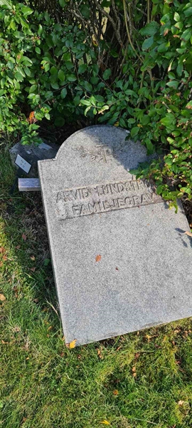 Grave number: M F   11, 12