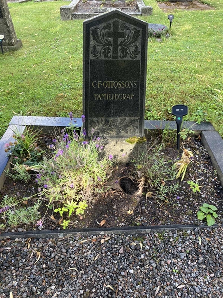 Grave number: 1 03    70