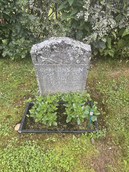 Grave number: 002 2   563