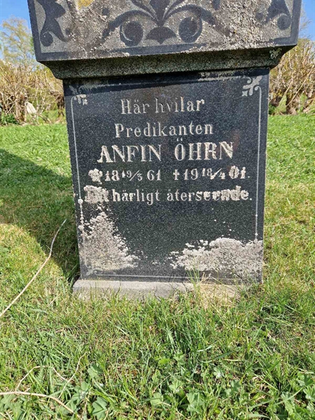 Grave number: 501 05 606-607
