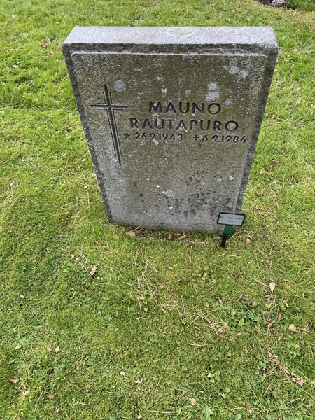 Hautatunnus: 2 C   713