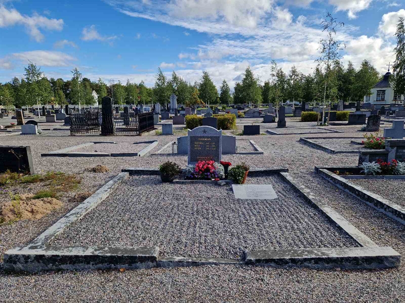 Grave number: 2 06   157