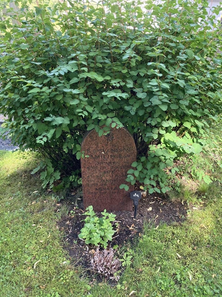 Grave number: 1 03    69