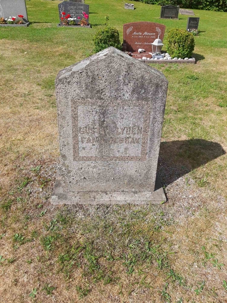 Grave number: M2 D   188, 189, 190