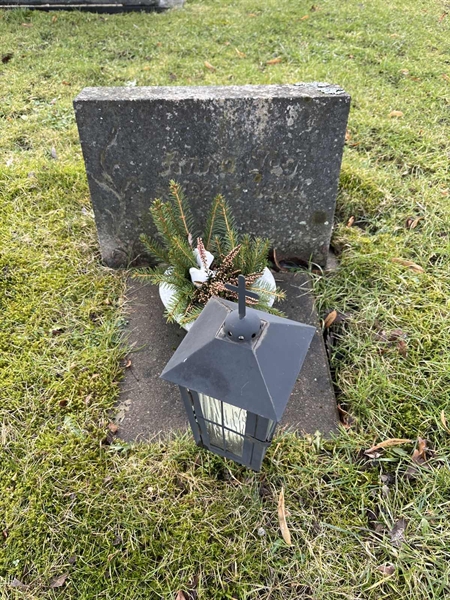 Grave number: Ärt 44 15 13