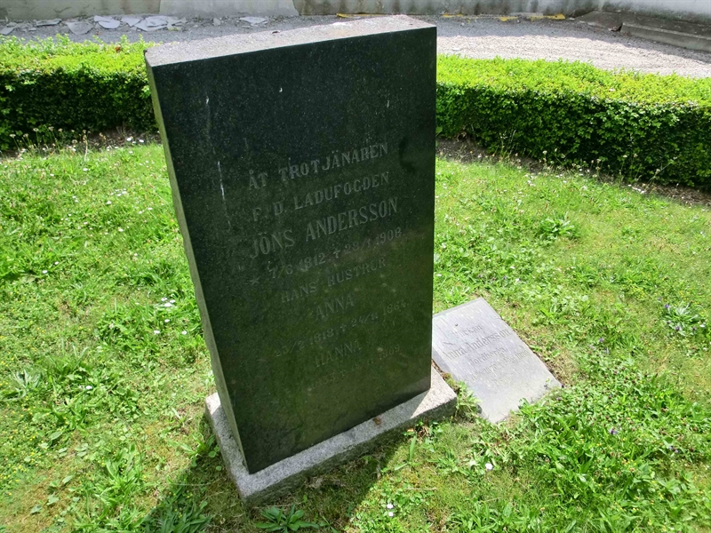 Grave number: KÄ B 160-162