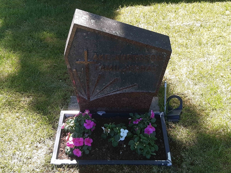 Grave number: JÄ 13   111