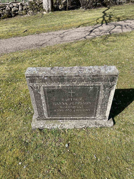 Grave number: Ä G E    57