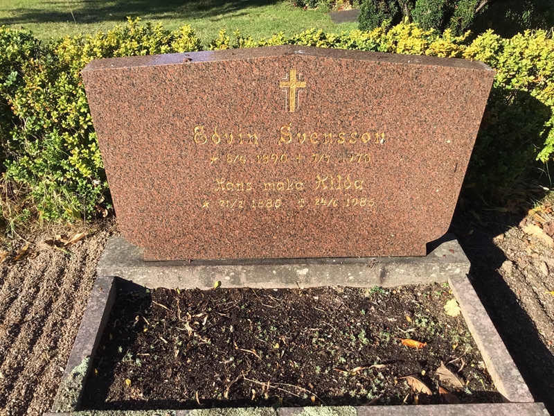 Grave number: LM 1 08  024