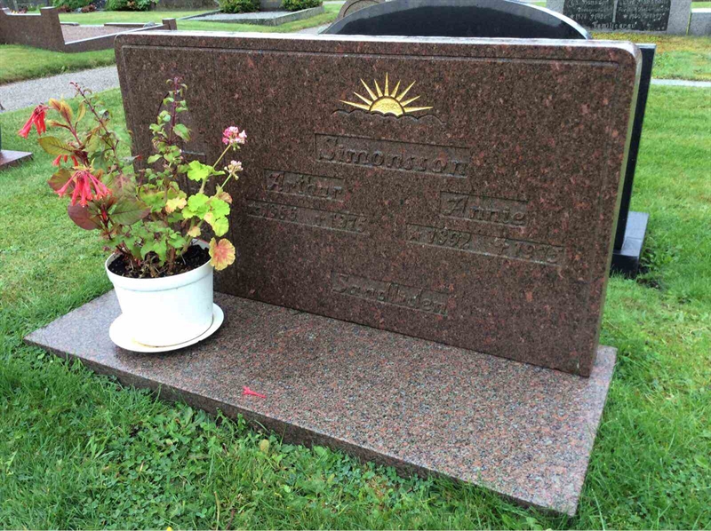 Grave number: KN 01   205, 206