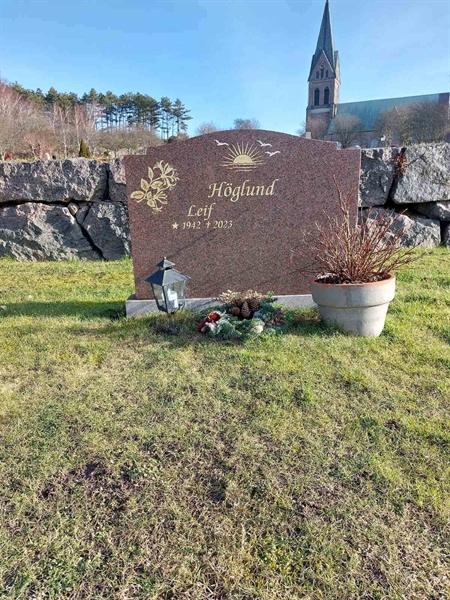 Grave number: GM 001  2018, 2019
