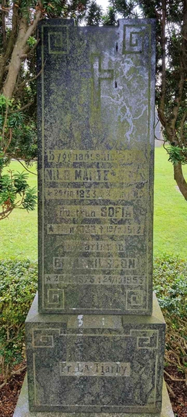 Grave number: LM 1 13  013