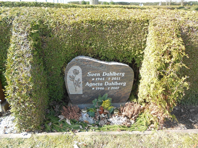 Grave number: V 33   184a