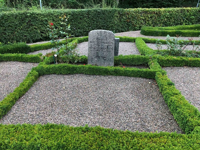 Grave number: Kå 17    43, 44