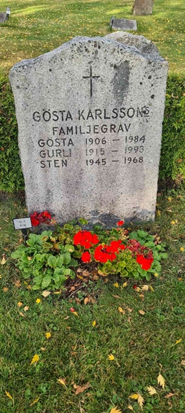 Grave number: M G   93, 94