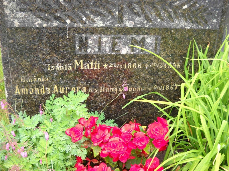 Grave number: 3 MB 05     40-41