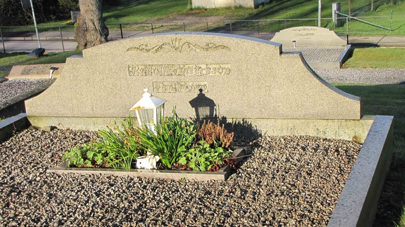 Grave number: FK JASMI   498, 499