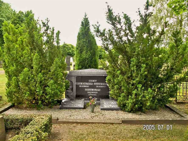 Grave number: 1 8F   182, 183, 184
