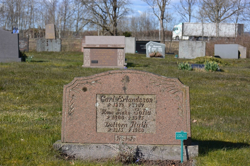 Grave number: B1 4   116, 117, 118